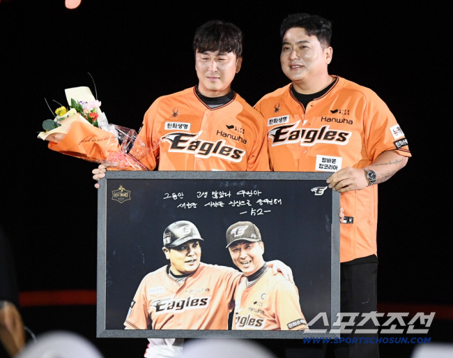 "소중한 기회 꼭 잡아달라" 19년 전 한국시리즈 떠올린 한화 영구결번 …