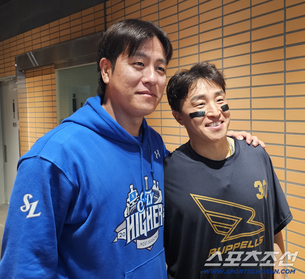 강민호 "나보다 2년 빠르네" 손아섭, 데뷔 6776일만의 한국시리즈 감…