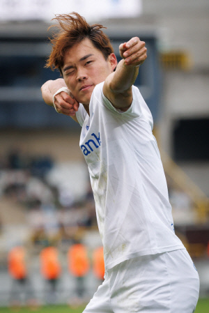 '이걸 왜?' 손흥민 원하는 AC밀란, 오현규까지 찾아가 인터뷰...