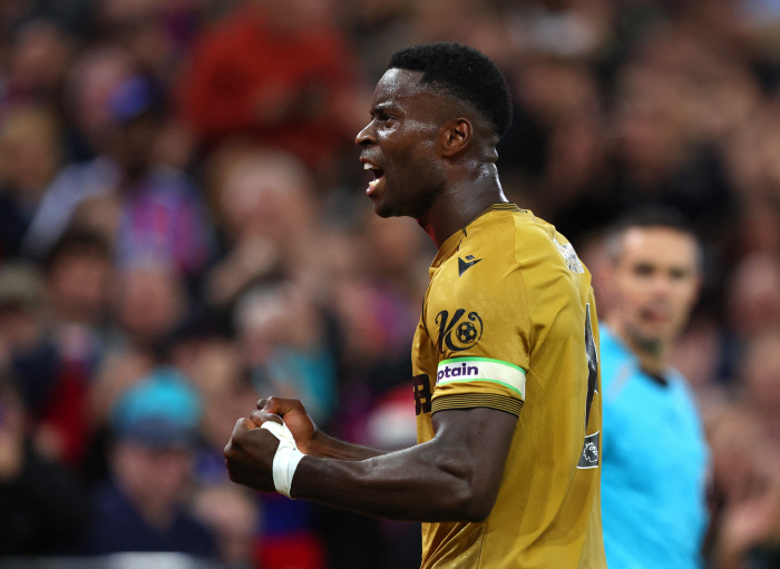 '김민재 진짜 파나?' 바이에른, FA 되는 英특급 센터백 원한다...1티어 기자 "에베를 단장, 뮌헨에서 게히 에이전트 만났다"