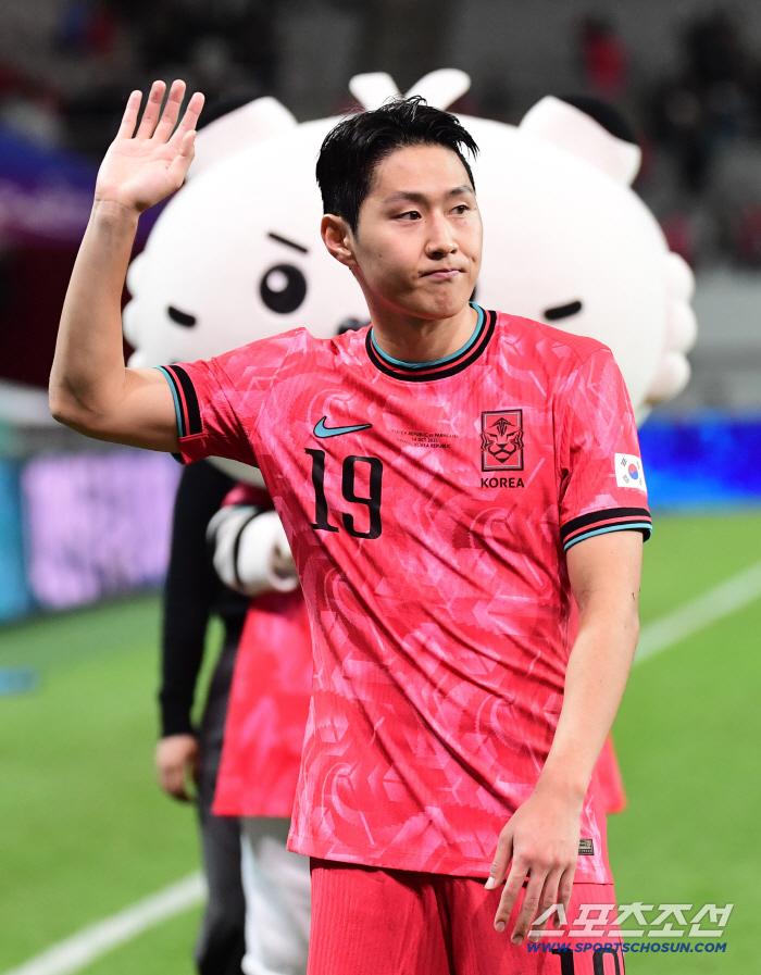 '20,000,000,000원' 한-일 유럽파 '연봉킹'은 김민재, 일본 2위에 배나 많았다…이강인, 황희찬은 6-7위에 올라, 대부분 일본 선수