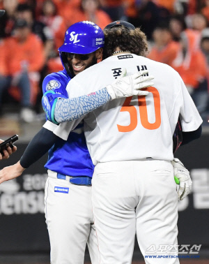 '진짜 감동이네' 숨 막히는 대결 속에도 보여준 우정, 폰세-디아즈 MVP 경쟁은 아직 진행 중[대전현장]