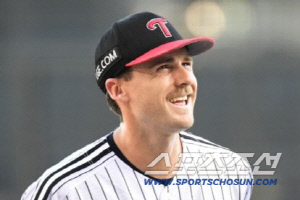 염갈량이 꽁꽁 숨겼던 1차전 선발은 '우승 청부사' 톨허스트. 이유는 누가 나흘 쉬고 잘던지냐[KS MD]