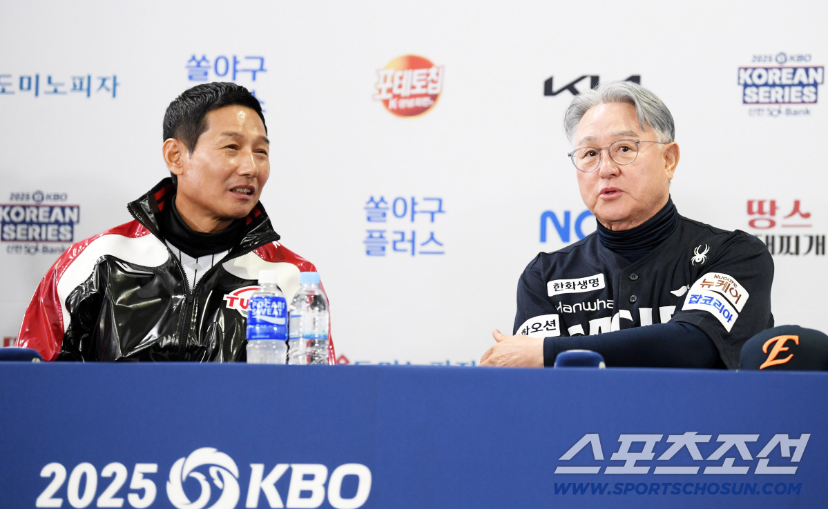 [포토] 염경엽-김경문 감독 '한국시리즈에서 만나다'