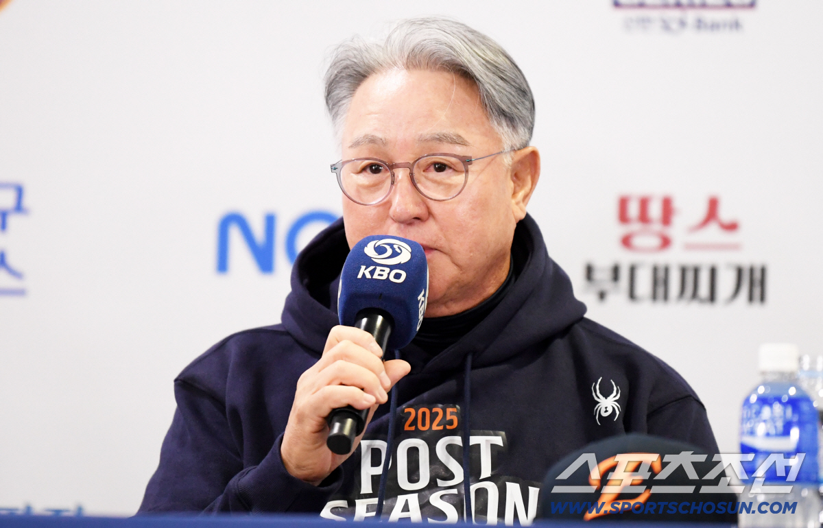 [포토] 김경문 감독 '우승만 보고 뛴다'