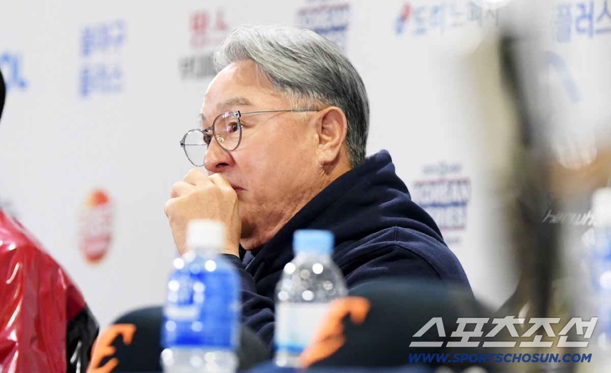 [포토] 한화 김경문 감독 '고심'