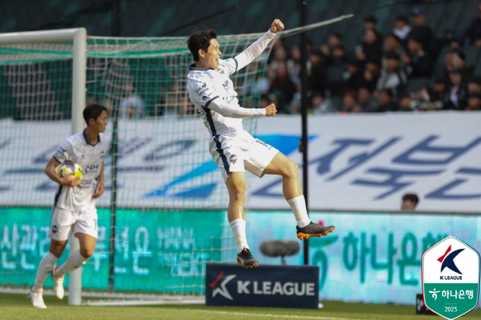완벽한 전역 선물! '2골-1기점' 이동경의 원맨쇼 앞세운 김천, '전진…