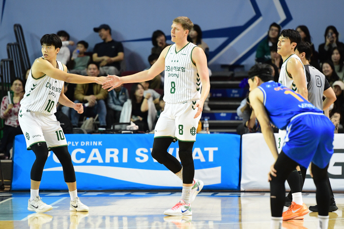 [KBL리뷰] DB, 삼성 94-80 완파하고 연패 탈출…3연패 삼성, 홈경기+홈 DB전 '8연패' 수모