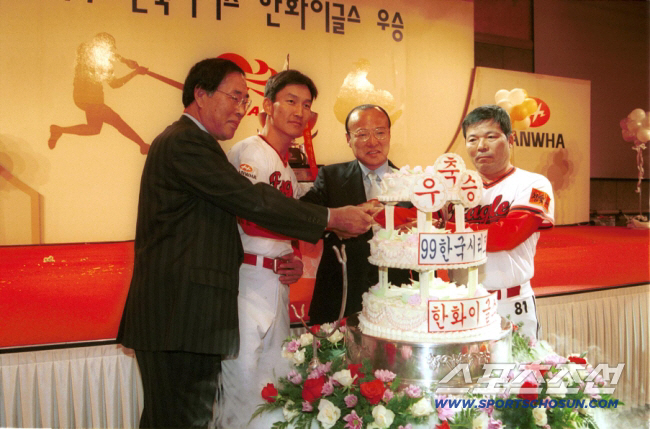 "진짜 우승 한 번 하자" 26년 전 간절했던 외침…'이글스 유일 우승 …