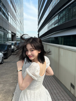 ‘민낯도 여신’ 카리나, 자연광 아래 청순미모 여전[SCin스타]