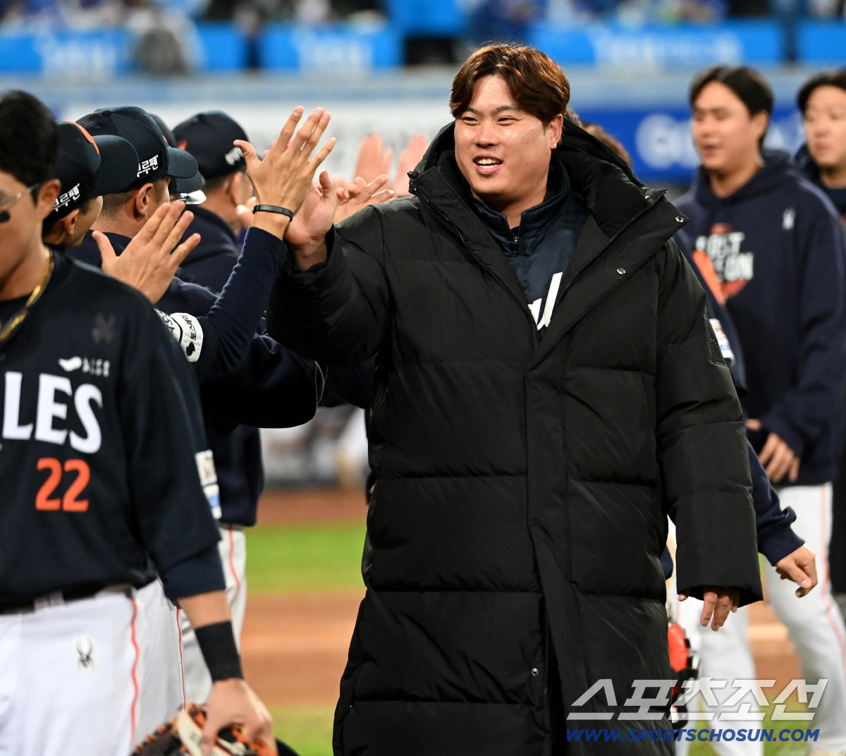160km 강속구, 낮 경기, LG 무뎌진 감각...문동주가 사고 치면,…