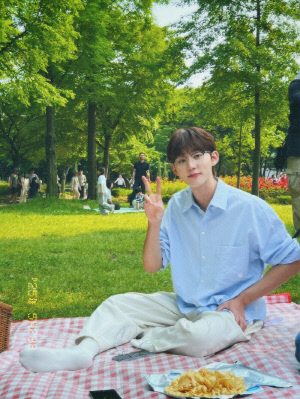 “메리야 미안해” ‘우주메리미’ 서범준, 전여친 정소민과 볼 맞댄 채 셀카[SCin스타]