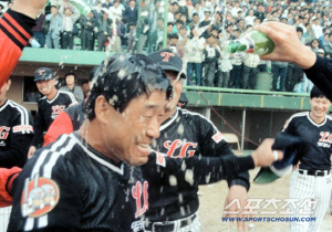 1990년 LG 우승 주역이 잠실에 뜬다…애국가는 대표팀 응원가 제작 참여자