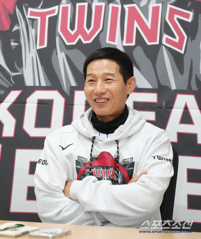 "7차전까지도 생각하고 있다." PO 5차전했지만 여전히 무서운 한화 마운드. 방심하지 않는 염갈량[잠실 코멘트]