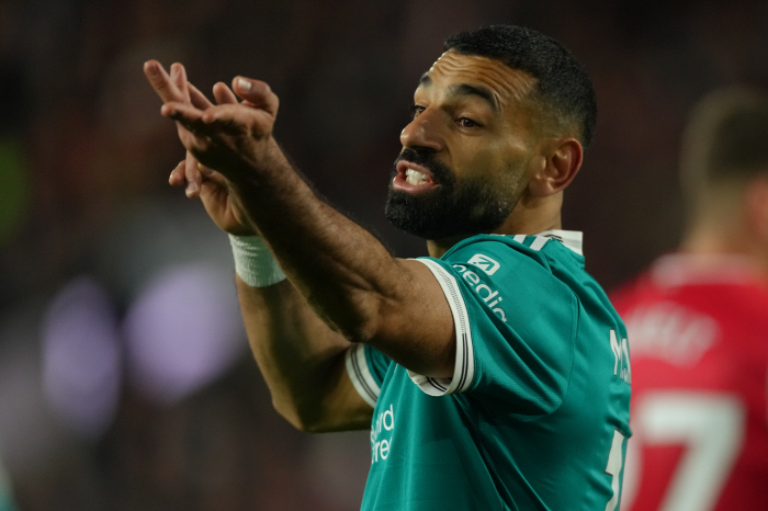 "살라 시대 '끝'! 42일 만의 골에도 4연패" 충격의 리버풀, 브렌트포드 팬 슬롯 향해 "아침에 해고당할 거야" 조롱…'2-3 눈물' 총체적 난국