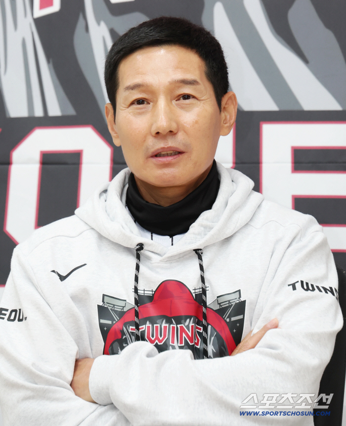 "10점 지고 있어도 포기하지 말고 끝까지 하자." 염갈량이 말한 LG의 간절함. 프런트, 선수단, 코칭스태프의 한마음[잠실 코멘트]