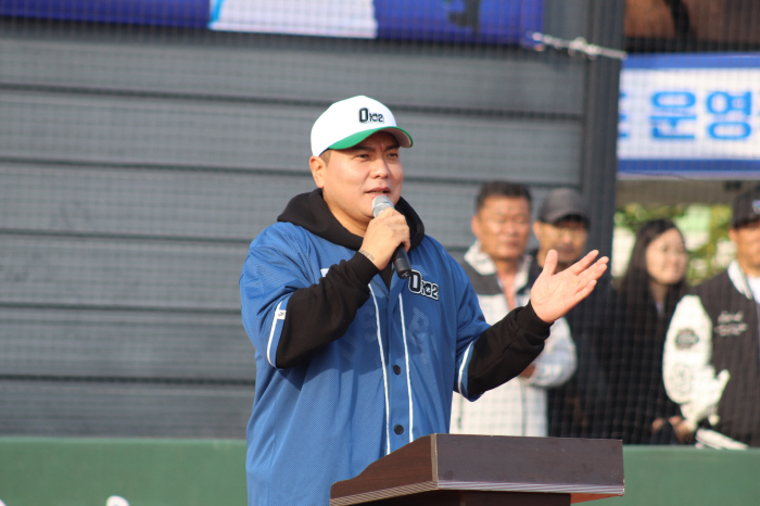 "단순한 하루 아닌 꿈 향한 출발점 되길"…명품 코치진까지 합류했다! 레전드와 유소년 52명과 특별한 하루