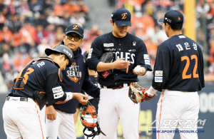 '2이닝→4이닝 무실점' PO MVP, 4일 휴식 독 됐나…첫 KS 