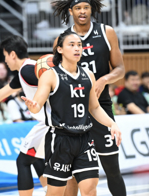 [현장리뷰]'변준형→오브라이언트 42점 합작' 안양 정관장, '데릭 윌리엄스 22점' 수원 KT 잡고 '단독 1위 점프'