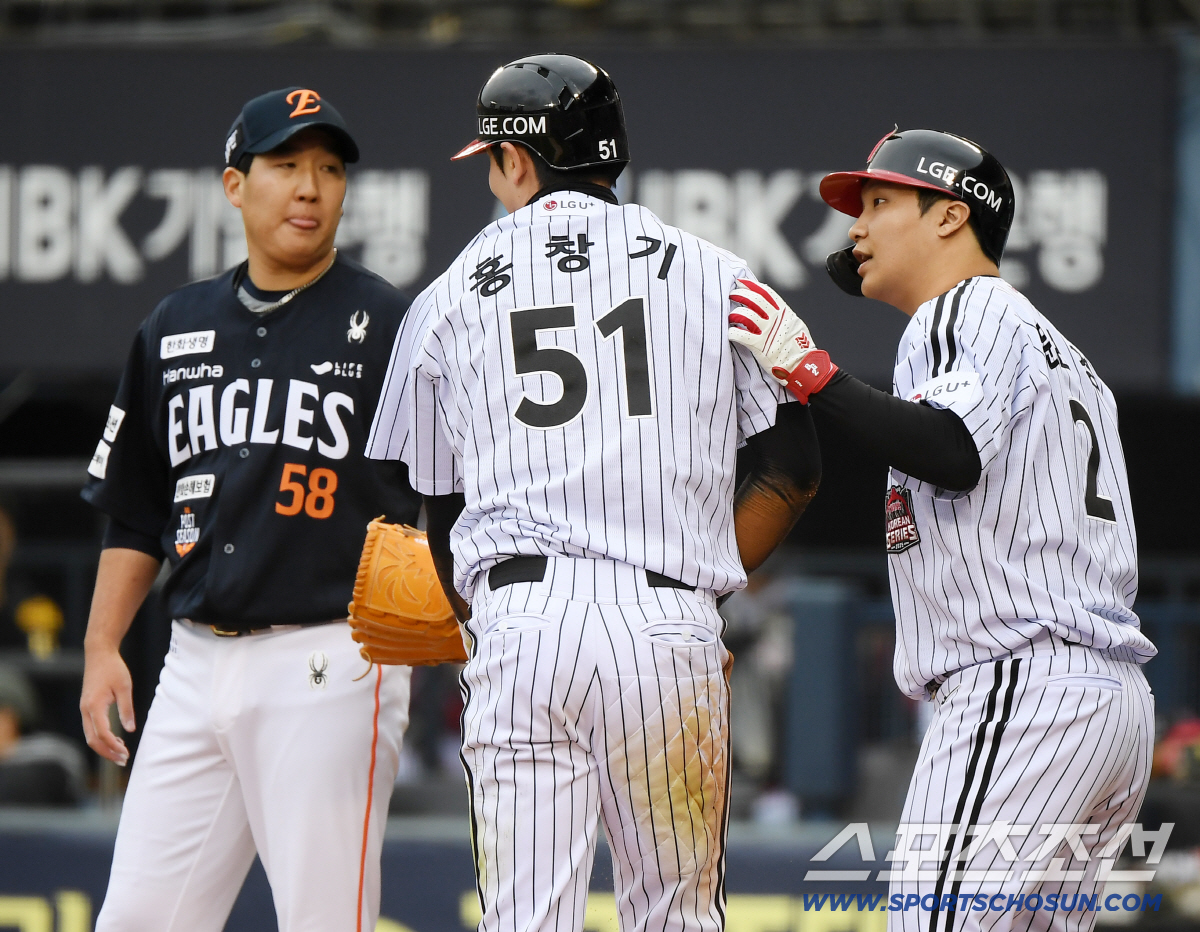 [포토] 주루 도중 넘어진 홍창기