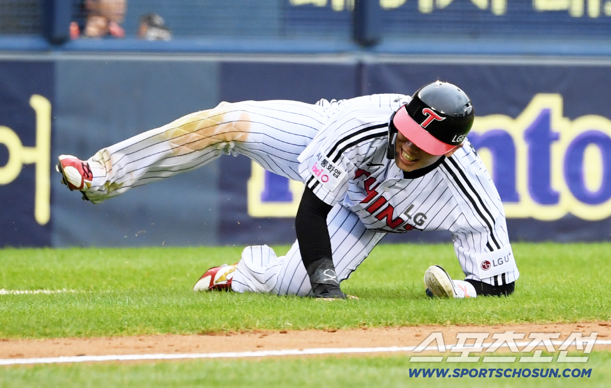 [포토] 홍창기 '꽈당'