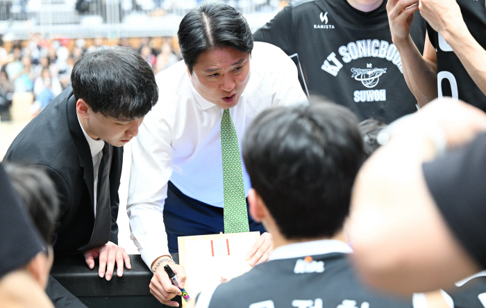 [현장인터뷰]'패장' 문경은 감독 "아쉽지만…데릭 윌리엄스, 무기 하나 더 장착한 느낌"