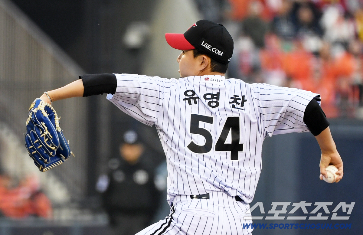LG 8-2 승리. 우승 확률 87.5%. 톨허스트 막고, 강타선 첫날부…