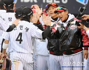 1차전 승리 LG 변수발생 치리노스 담증세 2차전 불발. 