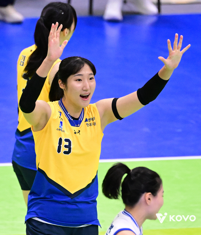 '격변의 비시즌' 보낸 현대건설, 흥국→정관장 연파하며 '반전' 2연승 1위 질주…랠리 싸움에서 '한수위' [수원리뷰]