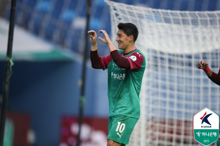 ACLE 보인다! '이명재-주민규 연속골' 대전, 포항에 2-0 완승..…