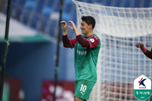 ACLE 보인다! '이명재-주민규 연속골' 대전, 포항에 2-0 완승...3연승 18년만에 포항전 홈승리[현장리뷰]