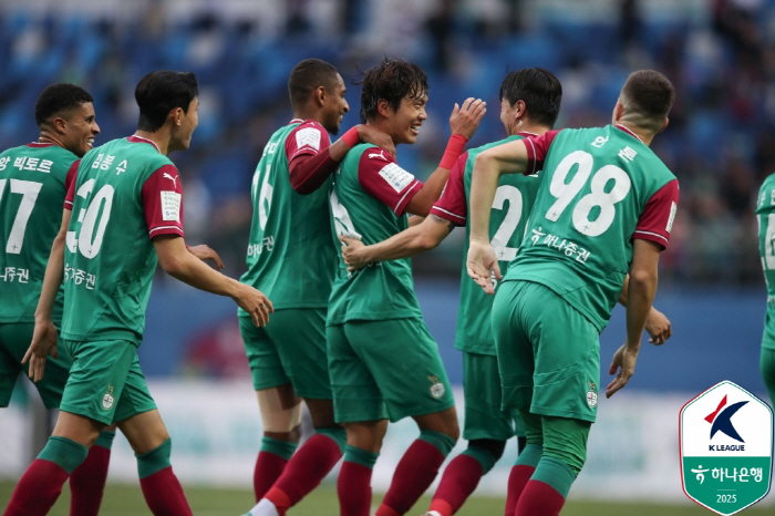 ACLE 보인다! '이명재-주민규 연속골' 대전, 포항에 2-0 완승..…