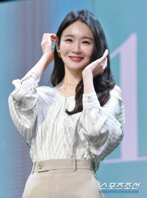 강민경, 고졸이었다 