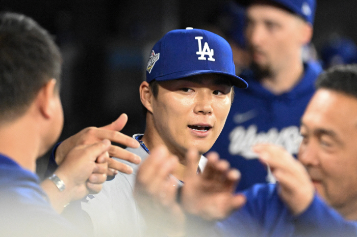 "완투 후 쓰레기 주워" 美 놀란 4679억 日 에이스의 품격…야마모토, 인성까지 반칙이다