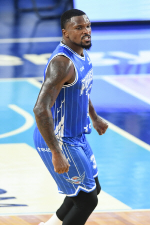 '닉 퍼킨스 효과' 대구 한국가스공사, 서울 SK 잡고 '개막 8연패 탈출'…안양 정관장, 수원 KT 누르고 '단독 1위' 질주(종합)