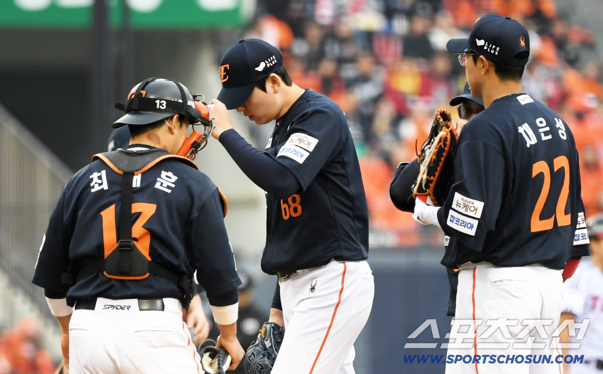 어서와 코시는 처음이지 → 한화, '폭투+악송구+폭투+송구 포기' 스스로…