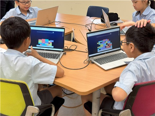 (싱가포르=연합뉴스) 알렉산드라 초등학교 5학년 학생들이 'AI 포 펀'(AI For Fun) 수업에 참여하고 있는 모습. 2025.10.27 [싱가포르 정보통신미디어개발청(IMDA) 제공. 재판매 및 DB 금지]