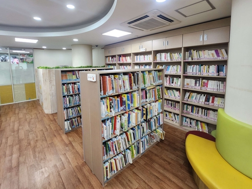 "아동 인기 도서 100원에 드려요"…강동구 '헌책 100화점'