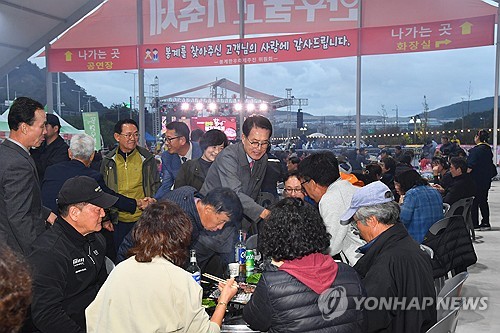 (울산=연합뉴스) 24일부터 26일까지 전국에서 유일한 한우불고기특구인 두동면 봉계리 다목적 행사장에서 울산 울주군 대표 먹거리 잔치인 '봉계 한우불고기축제' 막이 올랐다. 사진은 축제 현장 모습. 2025.10.25 [울주군 제공.재판매 및 DB 금지] young@yna.co.kr