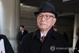 김기춘 전 대통령 비서실장 한국시리즈 관람, 국감 도마 위로