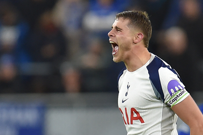 '흥민이 형, 나 칭찬해 줘!' 토트넘 '임시 캡틴' 폭발…英 BBC '2013년 얀 베르통언 이후 최초의 수비수 기록!'