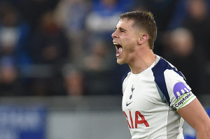 '흥민이 형, 나 칭찬해 줘!' 토트넘 '임시 캡틴' 폭발…英 BBC '2013년 얀 베르통언 이후 최초의 수비수 기록!'