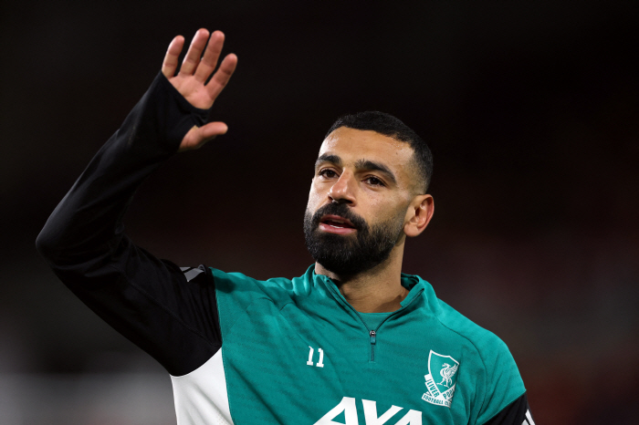 손흥민처럼 아름답게 떠날걸, 'SNS에서 리버풀 삭제' 살라 이렇게 비참할 수 있나..."큰 좌절감에 얼굴 가려"→"대체자 준비"