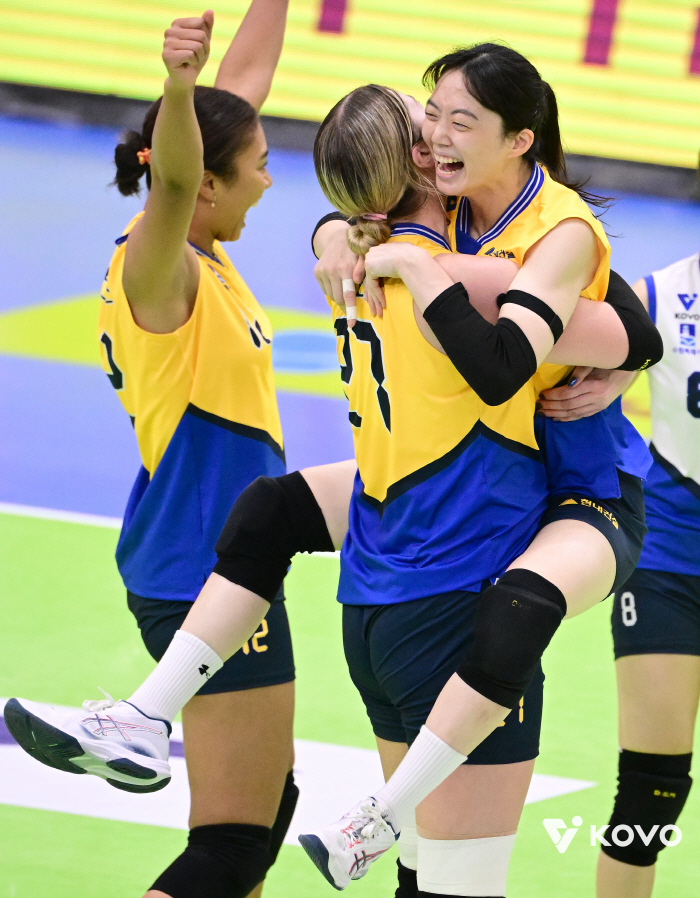 김희진의 심장이 2년만에 다시 뛴다! 런던 막내 → 14년 영광 대신 코트 택했다…34세 베테랑의 새로운 목표 [수원피플]