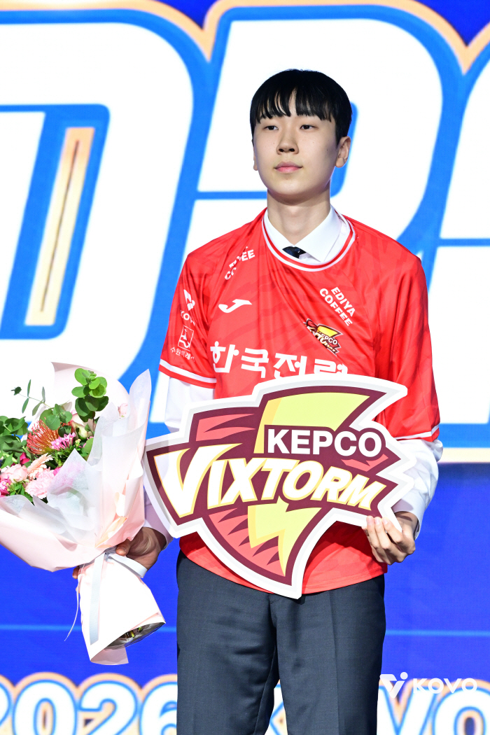 '이우진 드래프트'인줄 알았는데...한국전력의 반전 선택, '제2의 허수봉' 고졸 신인 방강호 품었다 [외발산동 현장]