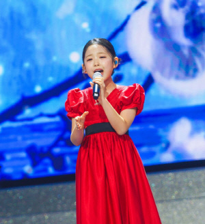 [청룡랭킹] 트로트 신동으로 불리는 이수연, 첫 청룡랭킹 타이틀 차지!