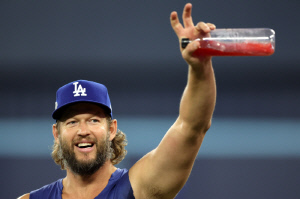 낭만 찾다 망한다! 커쇼, 마지막 월드시리즈 구경만..  → 로버츠 말 얼버무렸다