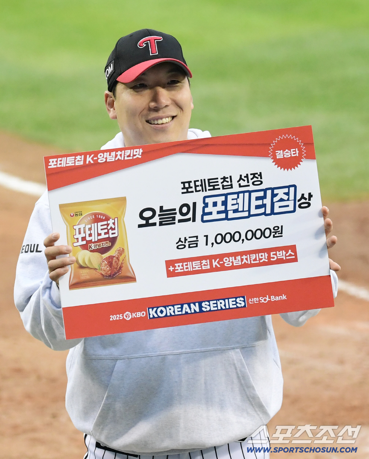 김경문 감독과 '10년만' 가을 재회…PS 최다 타점 1위 김현수가 말하…
