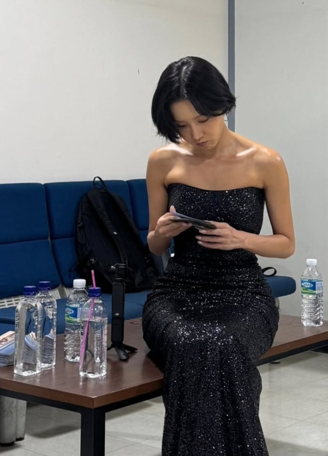 화사, 절친 휘인과 투샷 ‘굿 굿바이’ 무대 비하인드 “좋은 안녕”[SC…