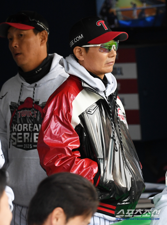 LG 초대형 변수 발생?…염갈량 앉자마자 우려했다 "갑자기 이렇게" [KS2]